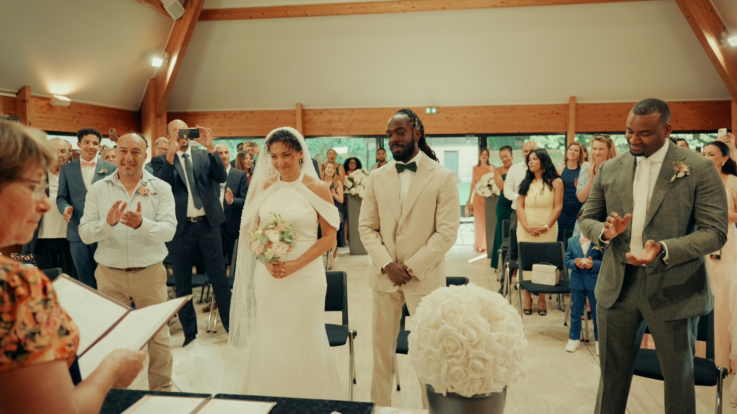 Montage 8 min_01_04_35_09